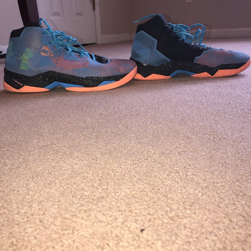 Men’s basketball shoes